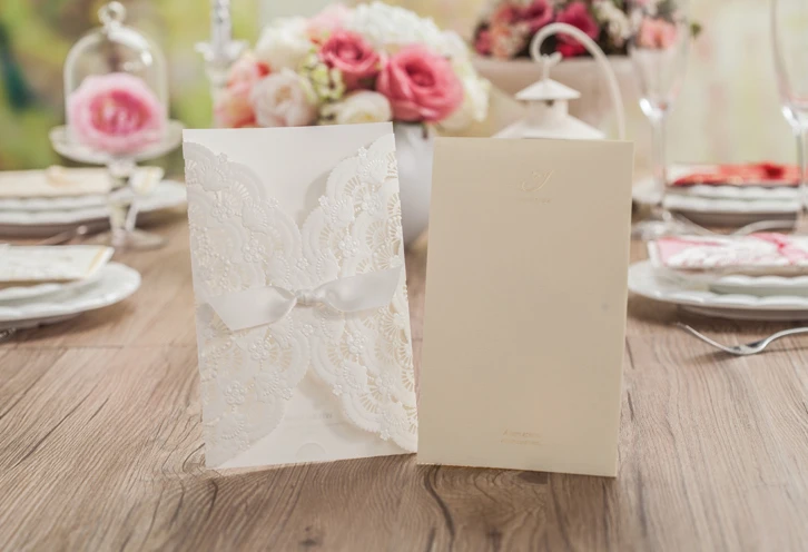 Personzlied Белый Цвет Лазерная Резка кружева цветок Свадебные Приглашения Карты с