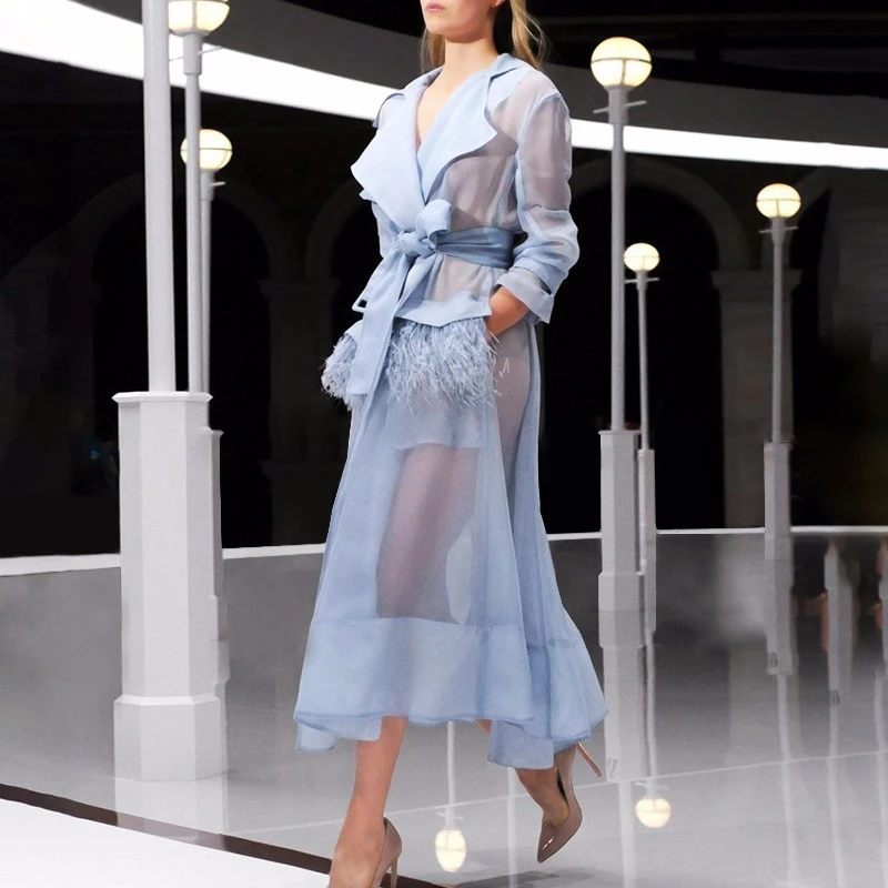 Женское дизайнерское летнее платье ветровка с длинным рукавом и перьями из