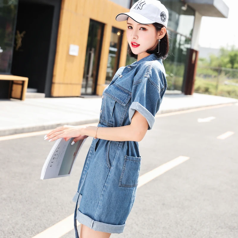 Женский джинсовый комбинезон с карманами короткий высокой талией в уличном