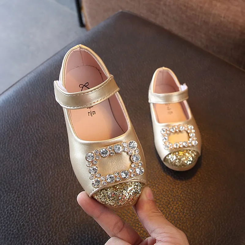 Keyitodo сезон весна Новинка для девочек кожаные туфли со стразами и пряжкой в стиле