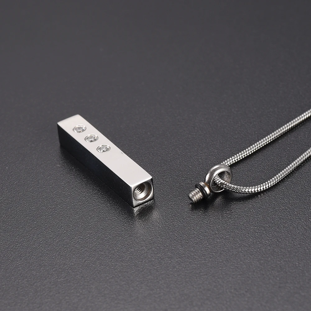 LKJ9905 с инкрустацией из трех прозрачных страз Лидер продаж ожерелье нержавеющей