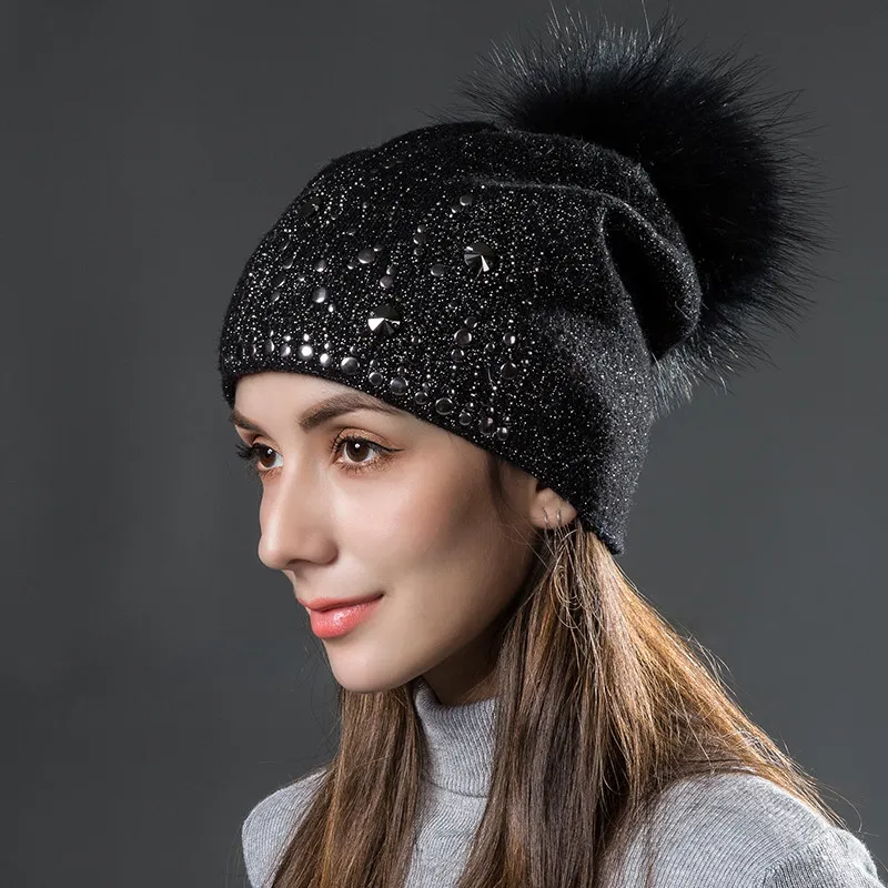 Black POMPOM Подошва толпа Модная вязаная Серебряная шапка для женщин Зимняя теплая шерстяная кепки с заклепками Женская Осенняя меховая шапка с помпонами шапочки - Цвет: Black POMPOM