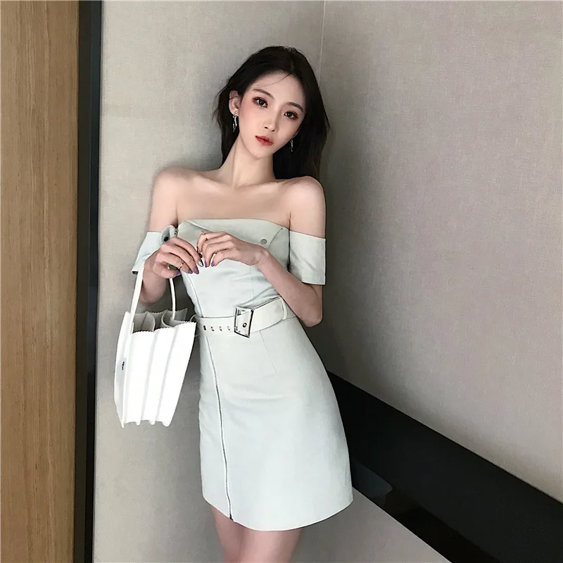 Женское мини-платье с воротником-лодочкой открытой спиной и поясом пикантное