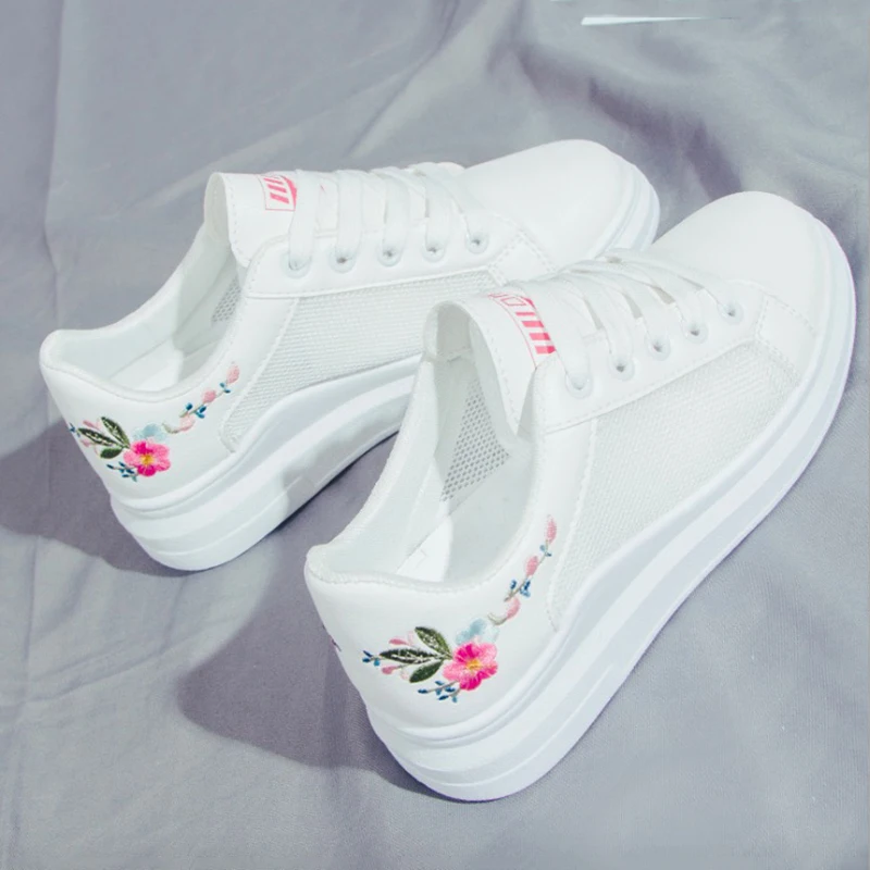 red flowers sneakers Женские кроссовки; коллекция года; сезон весна-лето; женская обувь; модная обувь на плоской подошве; обувь на платформе с вышивкой; дышащая женская повседневная обувь на шнуровке - Цвет: red flowers sneakers
