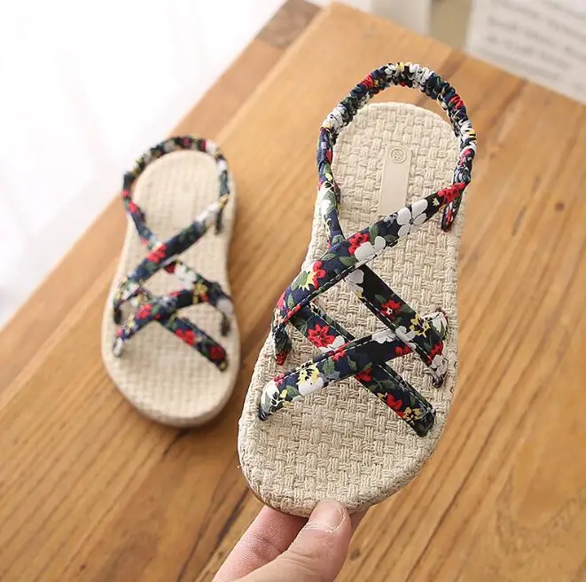 Синий Детская обувь; коллекция года; летние сандалии для девочек в римском стиле; обувь принцессы с перекрестными цветочными ремешками; сандалии для девочек; детская пляжная обувь; 3 цвета - Цвет: Синий