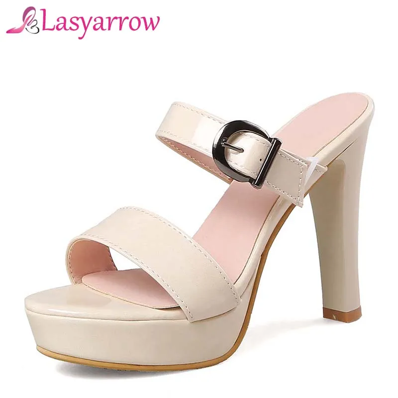 Женские босоножки с открытым носком на платформе и высоком массивном