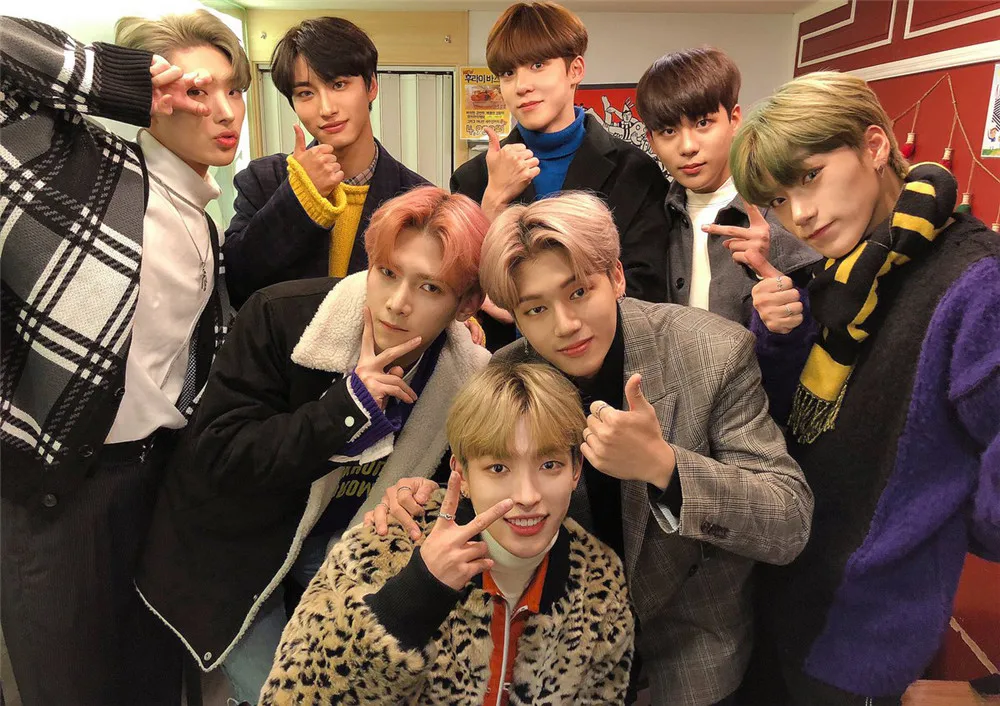 Многоцветный Ateez музыкальная группа плакаты настенные принты глянцевая бумага украшения спальни дома искусство бренд - Цвет: Многоцветный