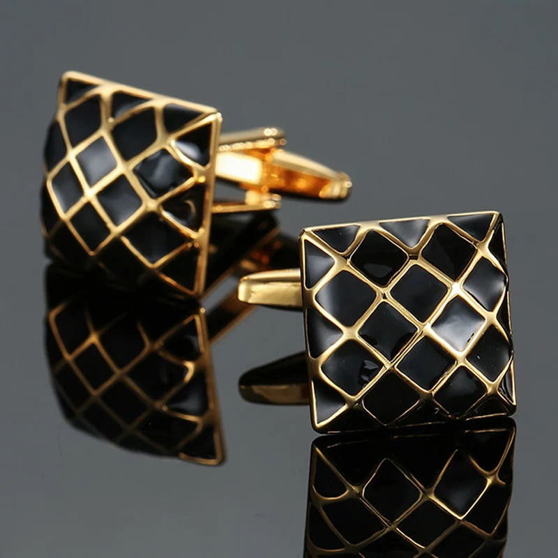 

Free delivery, high quality copper material cuff links, new fashionable gold square cufflinks, men's shirts, wedding gifts.