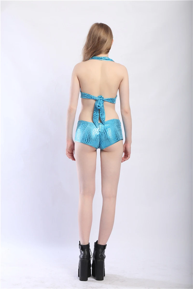 Отличный сексуальный фотографический костюм светло-голубого цвета со змеиным