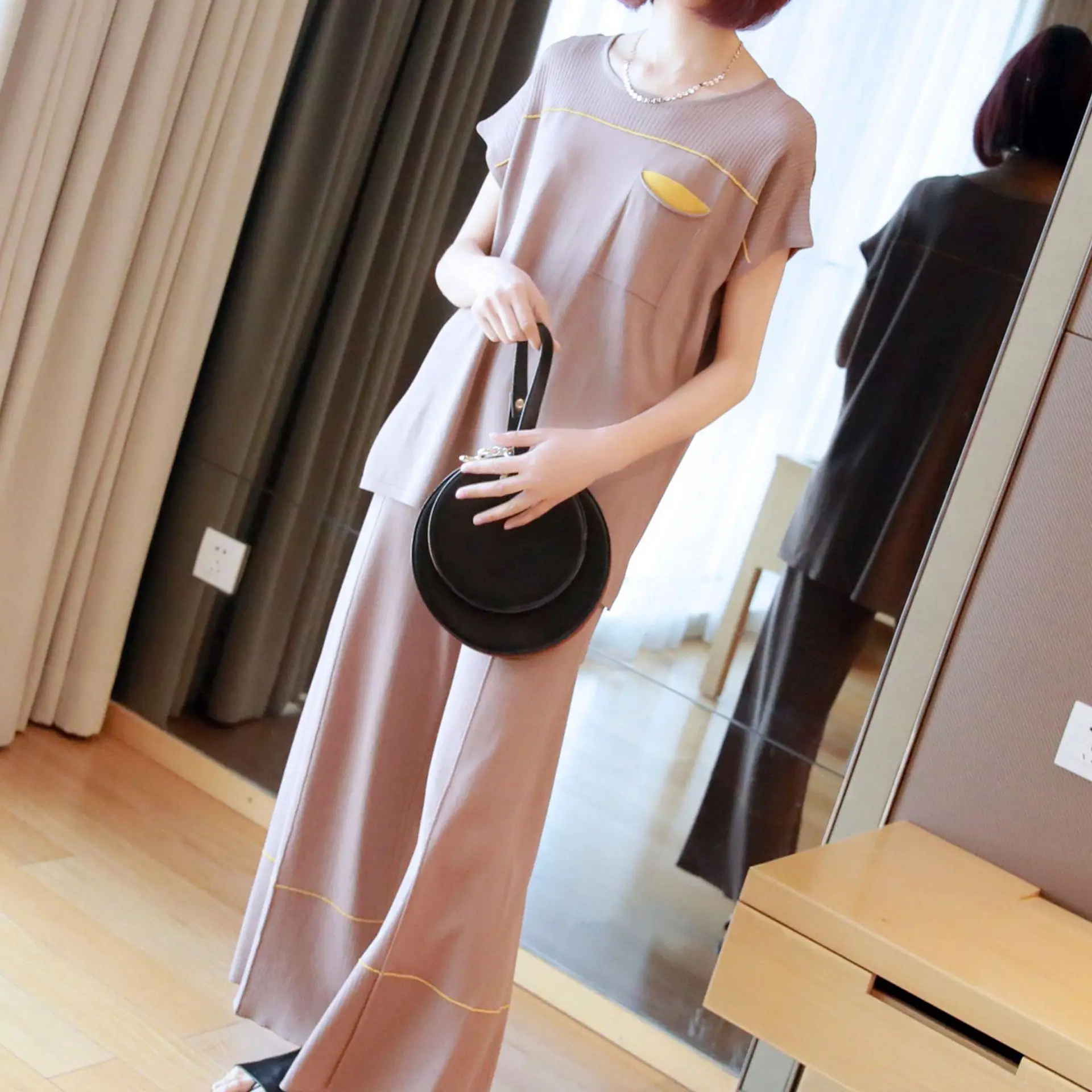 Fashion casual suit women's 2019 summer temperament ice silk wide leg pants short-sleeved sweater pants two-piece