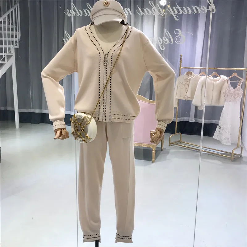 Женский трикотажный спортивный костюм ALPHALMODA длинные брюки карандаш с V образным