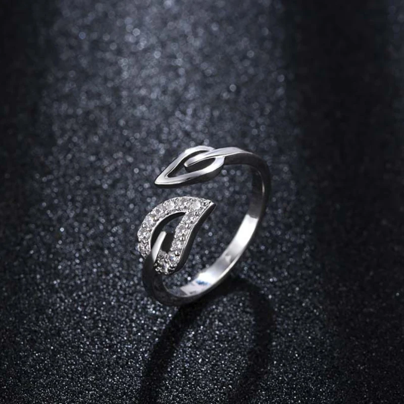 Кольцо женское с фианитами обручальное кольцо кластером листьев цвет белое