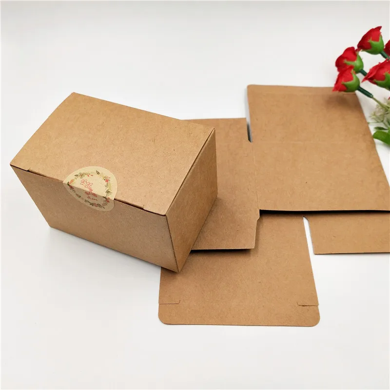 

40Pcs/Lot 9x6x6cm White Brown Kraft Paper Party Wedding Favor Candy Gift Box With Garland Stickers For Display Valentine's Day