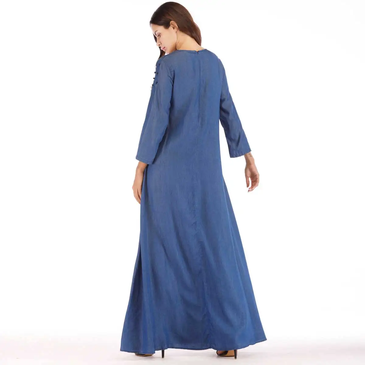 Платье женское длинное из джинсовой ткани с бусинами в богемном