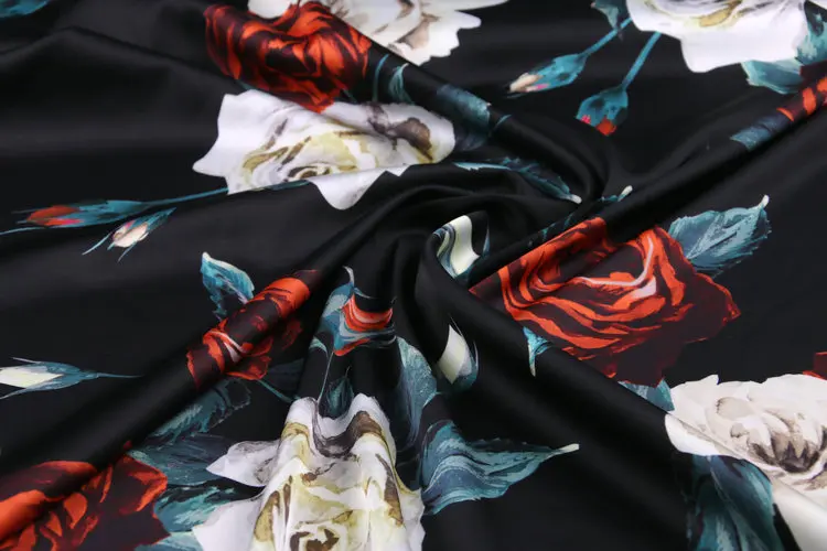 1 метр Черная роза цветы напечатанная Мягкая Шелковая атласная ткань летнее