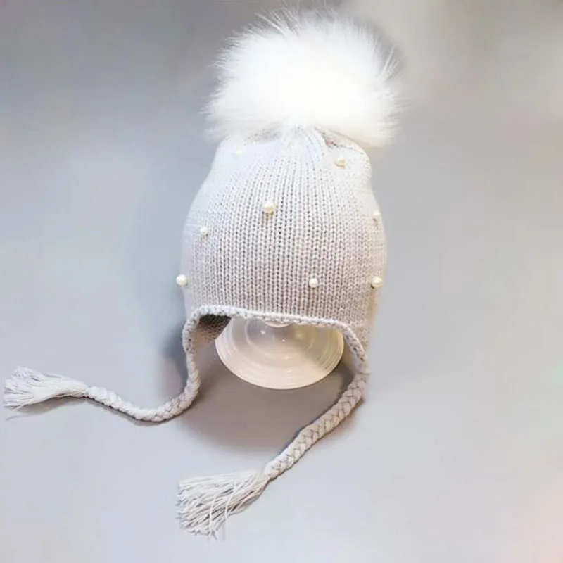 pearl gray Осенне-зимняя детская шапка, шапка с меховым помпоном для мальчиков и девочек, вязаная теплая шапочка, хлопковые шапки с защитными ушами - Цвет: pearl gray