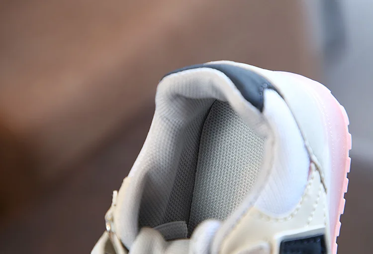 Новая Осенняя светящаяся обувь для маленьких мальчиков и девочек спортивная обувь для младенцев от 1 до 5 лет светящаяся Повседневная Мягкая Обувь для новорожденных