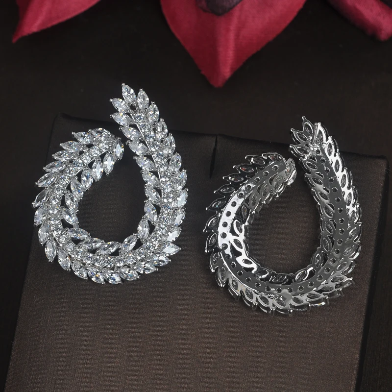 Женские серьги гвоздики HIBRIDE белого и золотого цвета в форме листа ювелирные