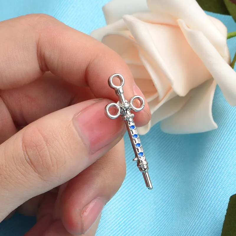 Брошь синяя эмалированная в виде шприца золото 2018 пробы медицинское ювелирное