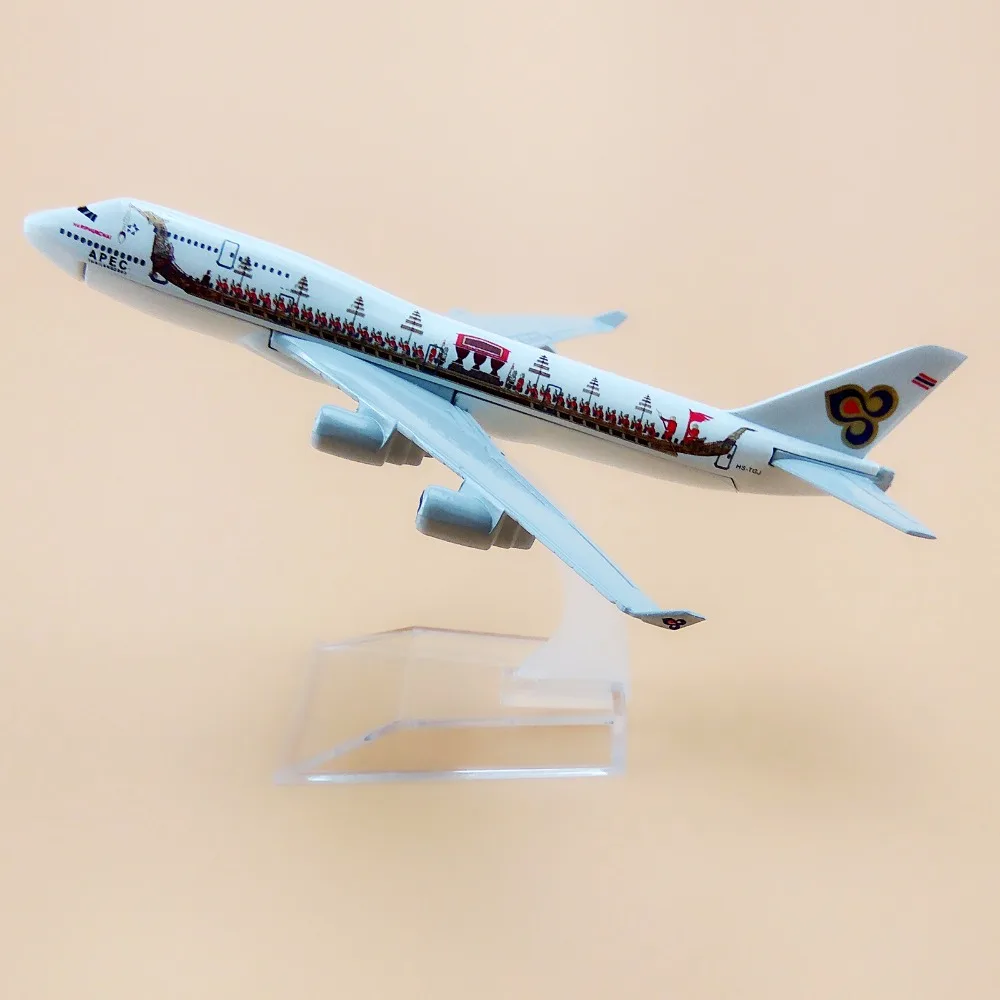 Лодка Dragon Boeing модель самолета с подставкой 16 см сплав металлическая Air Thai APEC B747 747