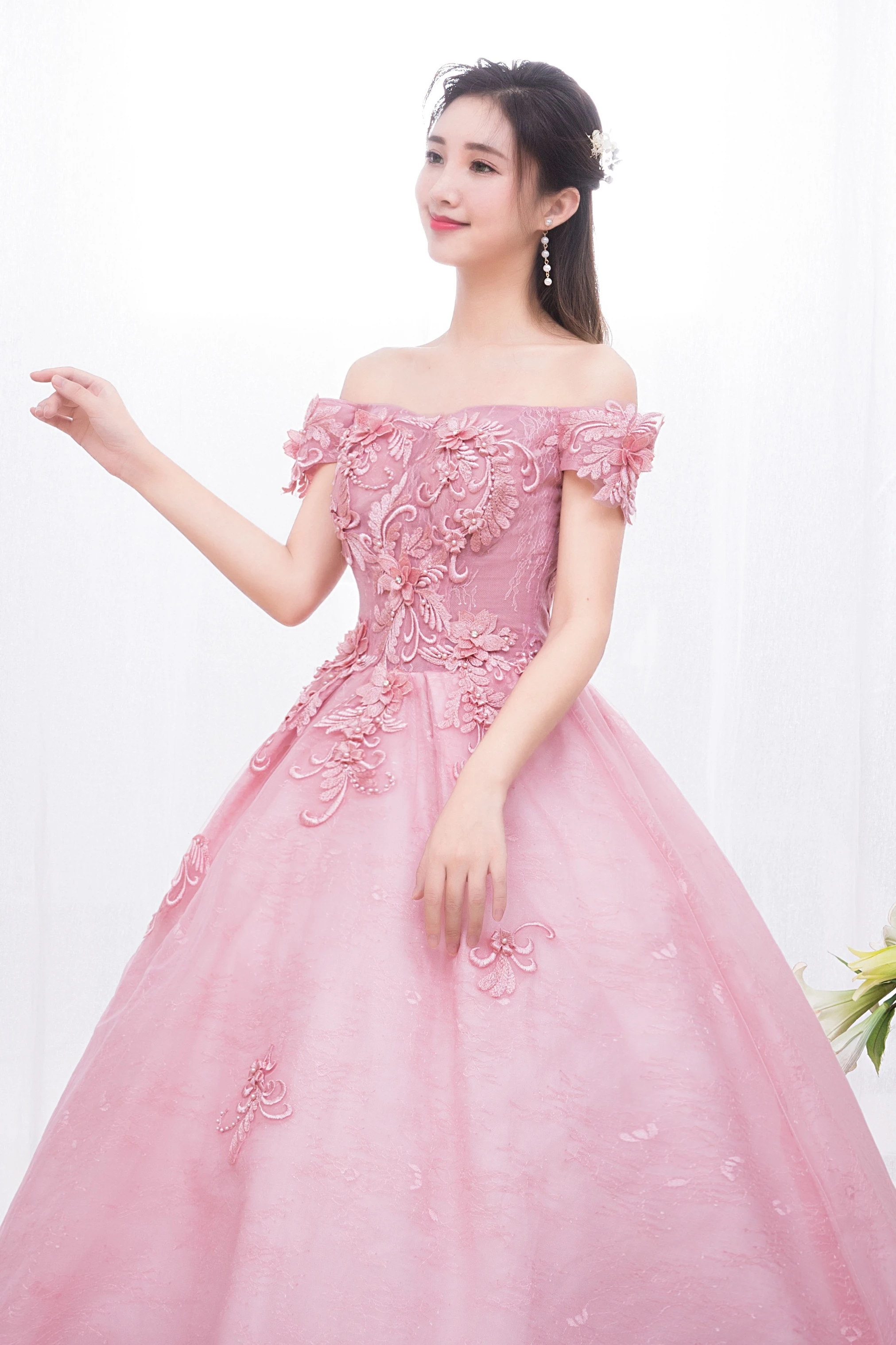 Blush Pink Lace Ball Gown Dress For Sweet 16 Off Shoulder Appliques Puffy Dresses Trajes De Quinceanera Formal Prom Gowns