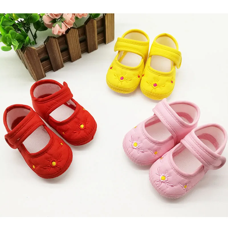 Кроссовки Детские с мягкой подошвой модная обувь для первых шагов не скользят