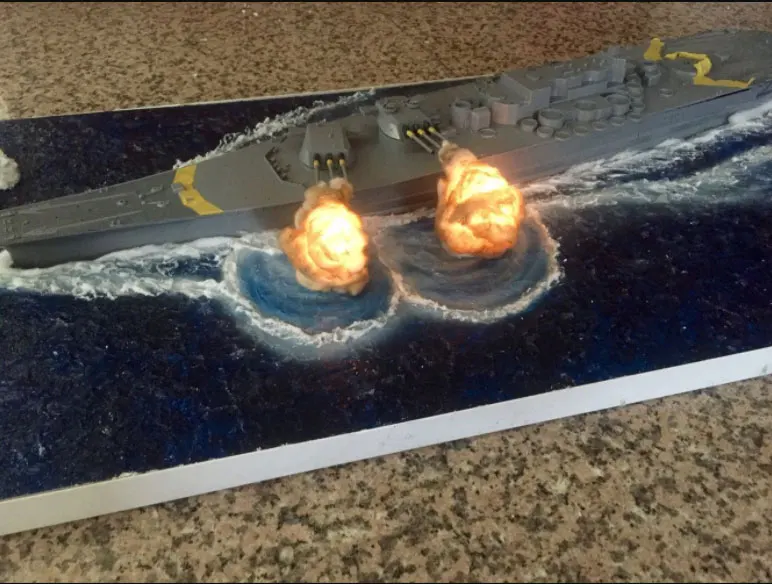 1:350 Diorama модель корабля 350 линкор работающий на водной сцене огонь морской войны