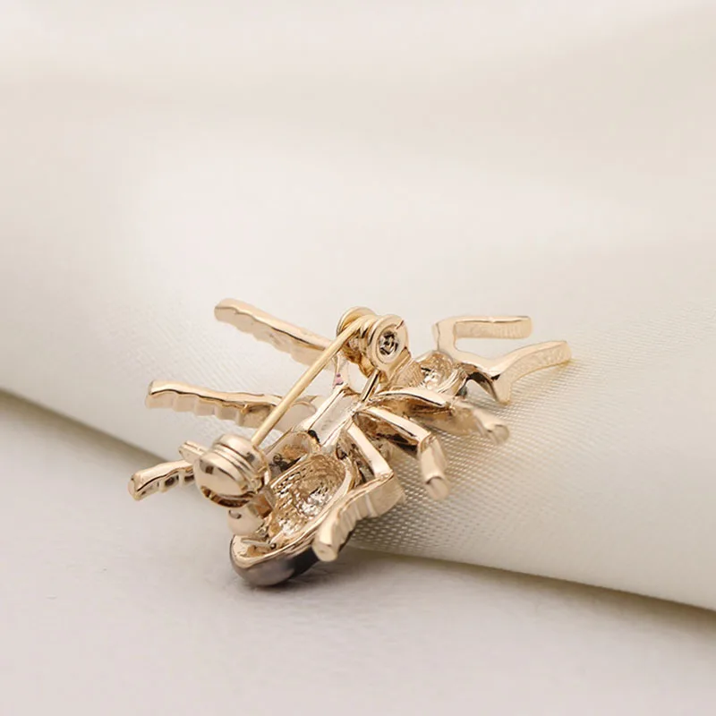 

Cute Yellow And Black Enamel Vivid Fire Ants Lapel Pins For Men Brooches Crystal Insect Corsage Pins Kids Tie Collar Pin Brooch