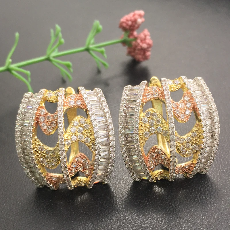 Женские серьги-клипсы с микроинкрустацией абстрактные волнистые | Украшения и