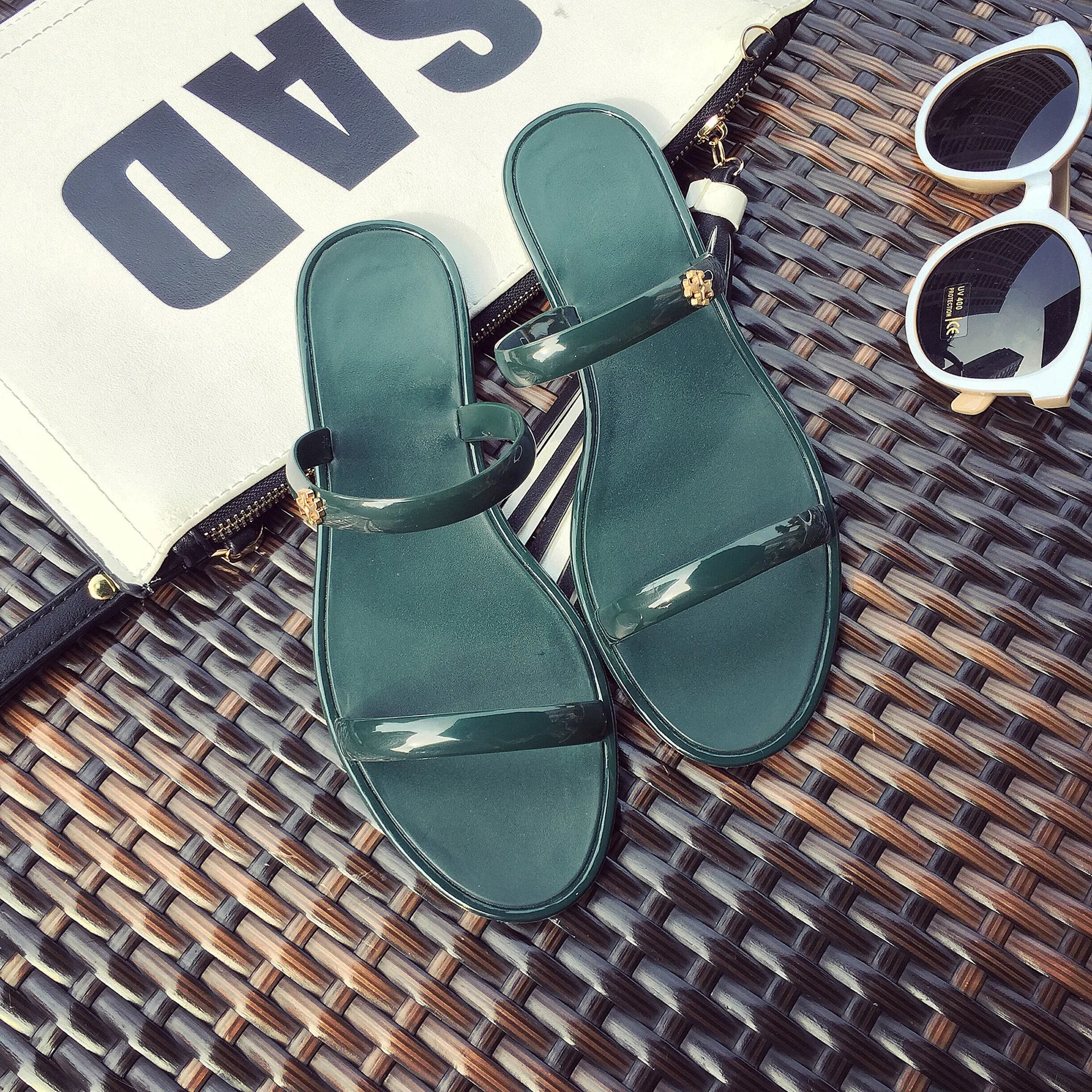 Новинка 2019 года Летние прозрачные тапочки обувь с кристаллами пластиковые