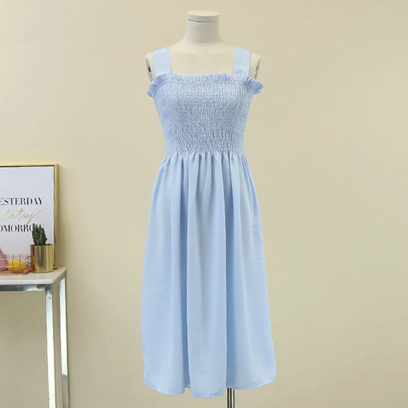 Фото Женское винтажное платье без рукавов синее облегающее средней длины на тонких