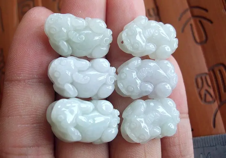 Изысканное ювелирное изделие нефритовый браслет с натуральными маленькими