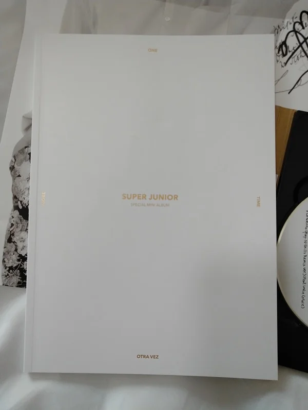Подписанный S. J Super Junior альбом с автографом One More Time CD+ photobook 102018