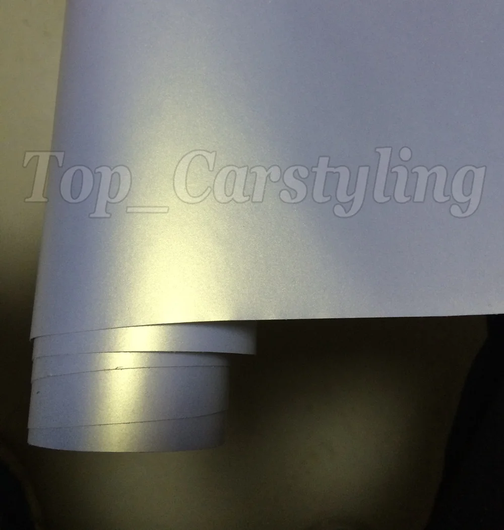 Виниловая пленка для автомобиля матовая атласная белого и золотого цвета без
