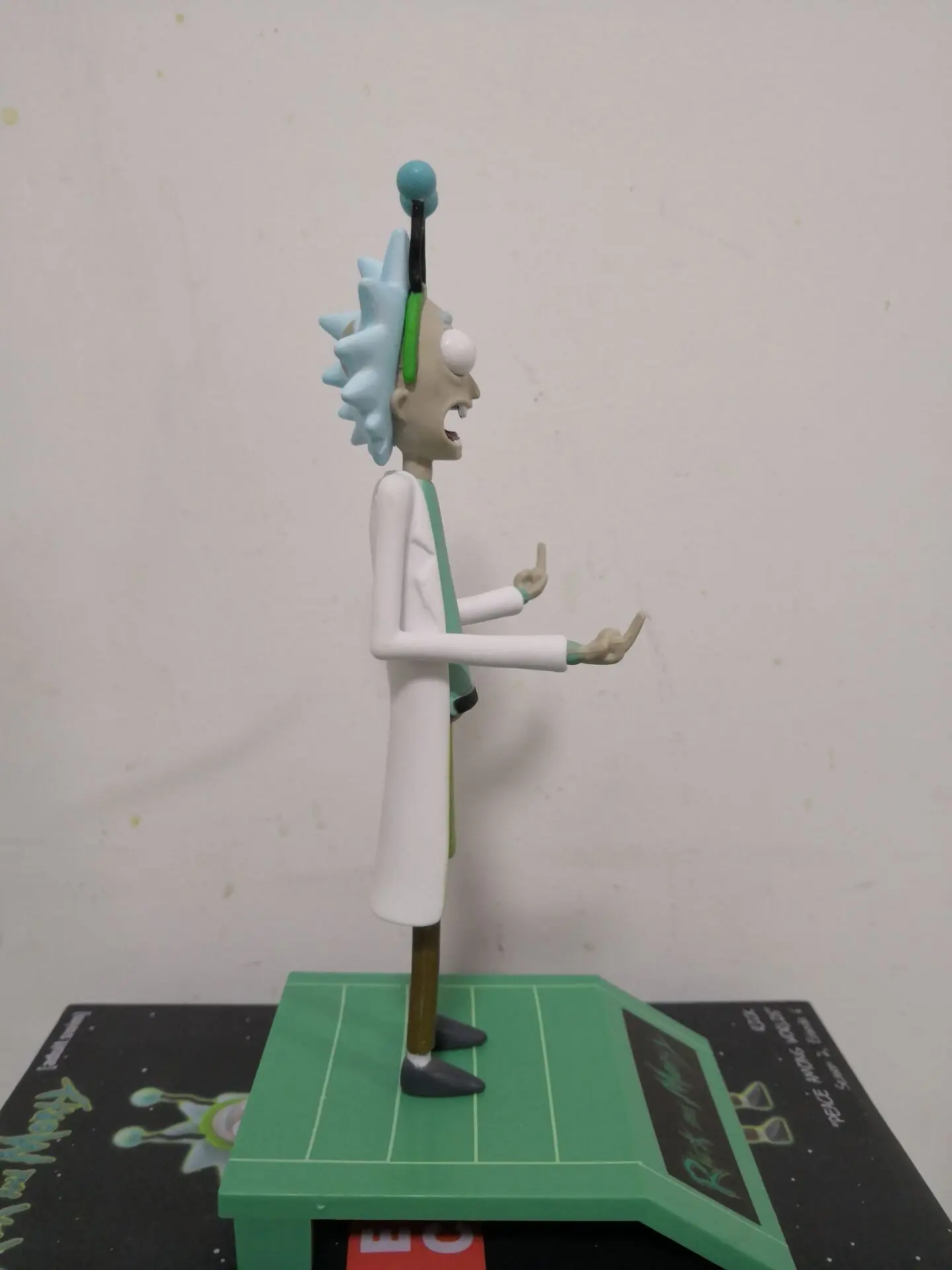 Rick and Morty рисунок явное содержание сезон 2 мир среди миров " 16 см