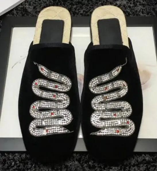 

European Style Newest Velvet Pink Black Flat Shoes Round Toe Crystal Embellished Snake Shoes Hot Selling Woman Casual Shoes