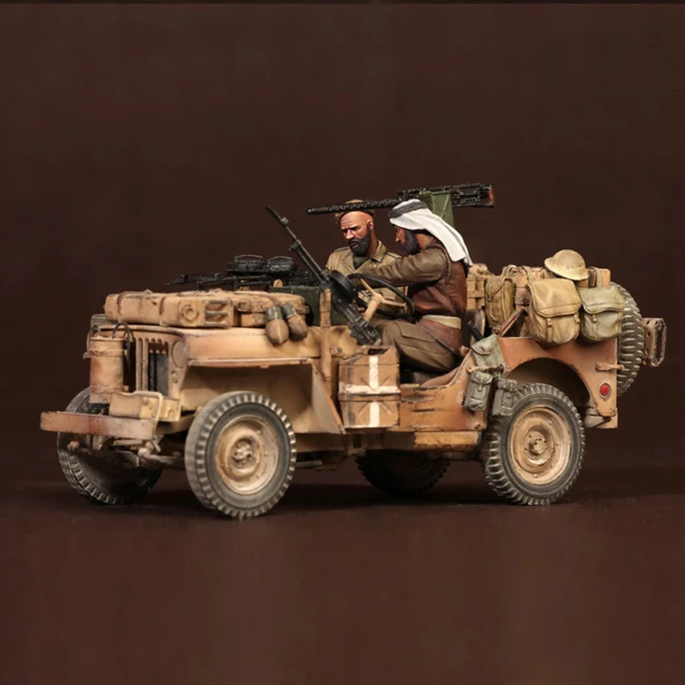 

Crazy King1/35 Resin Soldier Model World War II North African Jeep Crew Two GK White Model Hand 289