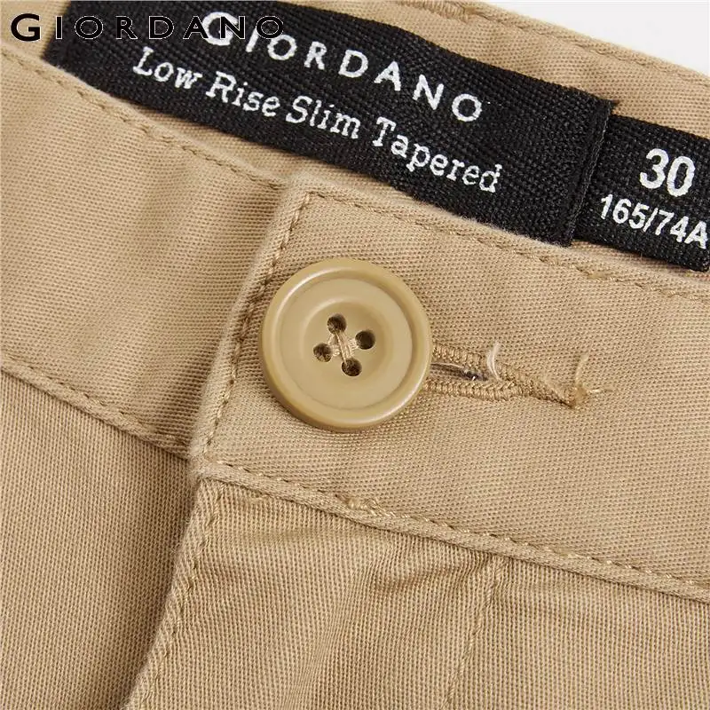 Giordano стрейчевые брюки хаки зауженная версия slim fit выполнены из хлопка и спандекса