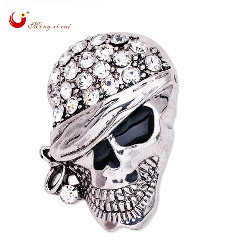 

Punk Rock Rhinestone Skull Brooches pins Homme Party Masculino pirate Rhinestone Broach Jewelry broch women X1514