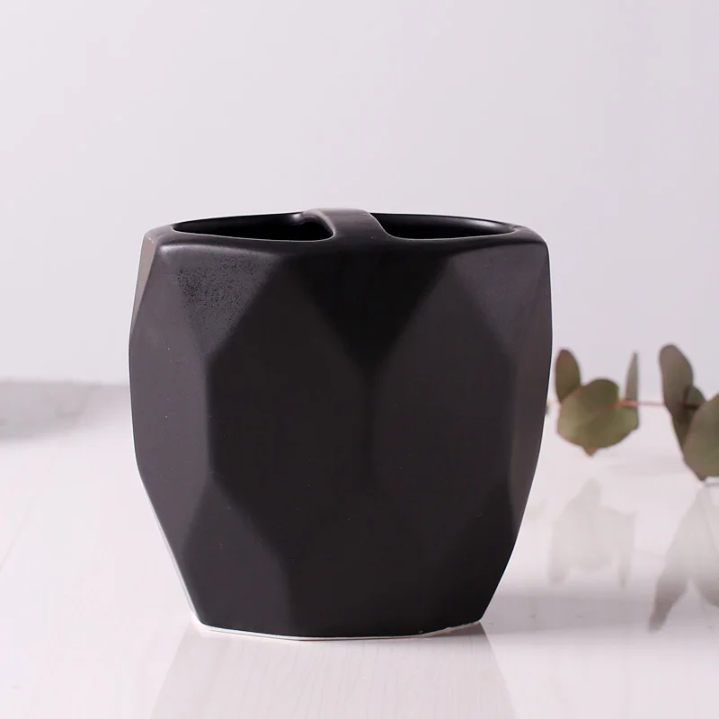 Ceramics Bathroom Supplies Toothbrush Cup Toothbrush Holder Lotion Bottle Soap Dish 2-piece Set Creative Bathroom Supplies - Цвет: B--Toothbrush holder