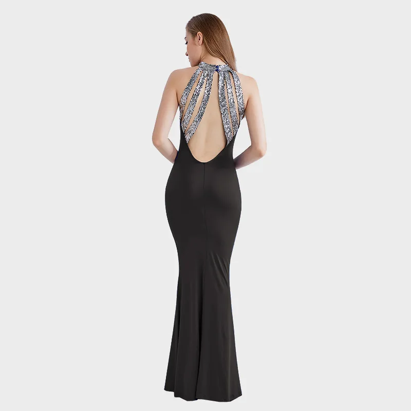 Женское длинное платье с открытой спиной расшитое блестками вырезом на шее