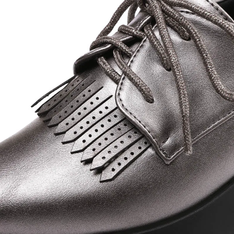 Женская обувь на плоской платформе подошве с кисточками женские туфли