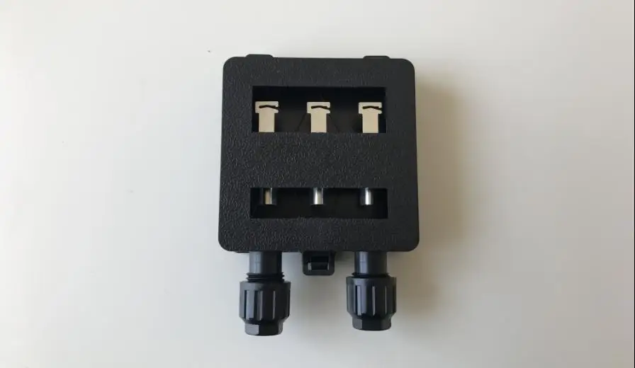 Солнечная распределительная коробка для солнечной панели мощностью 50 Вт-120 Вт.