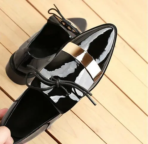 Весна Лакированной Кожи Острым Носом Плоским Британский дикий Оксфорд Женская