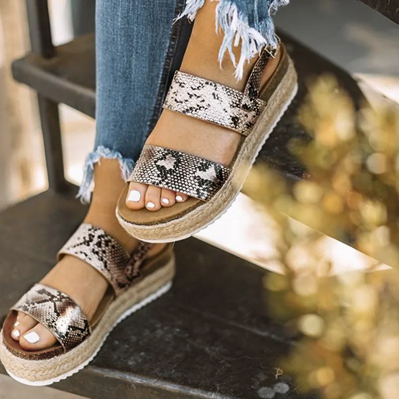 Snake Print Женские Модные кожаные сандалии с ремешками на платформе; сандалии с открытым носком; повседневные летние сандалии на танкетке с ремешком на щиколотке и толстой подошвой с открытым носком - Цвет: Snake Print