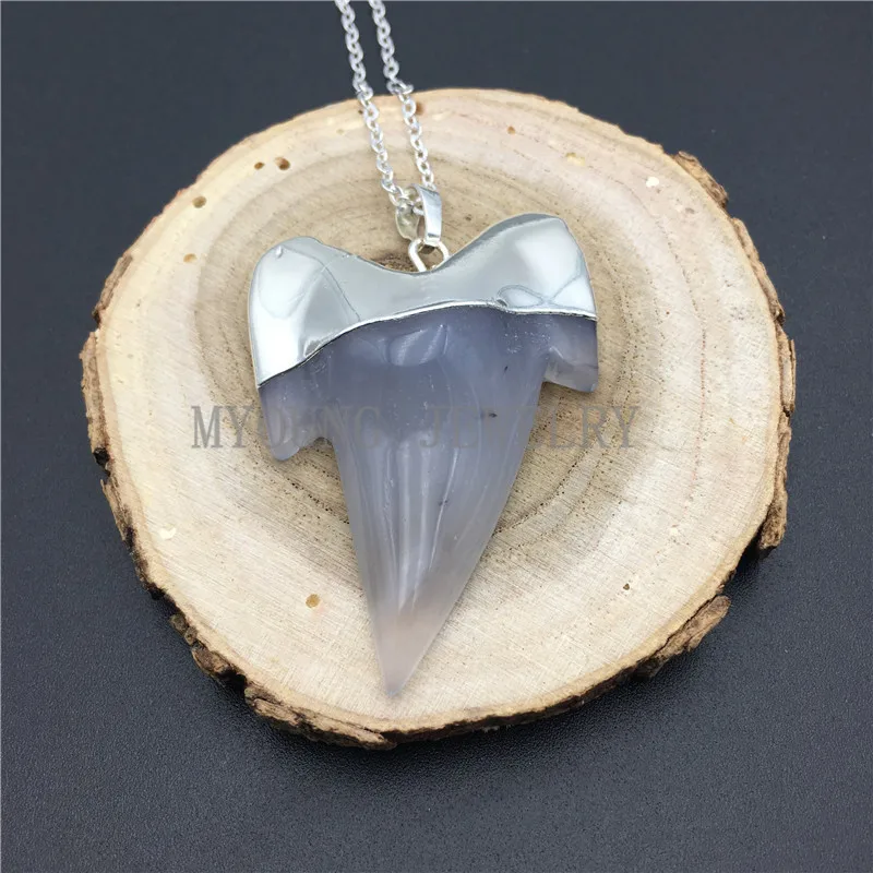 

MY0905 Gray Agates Shark Teeth Pendant Necklace With Silver Color Chain