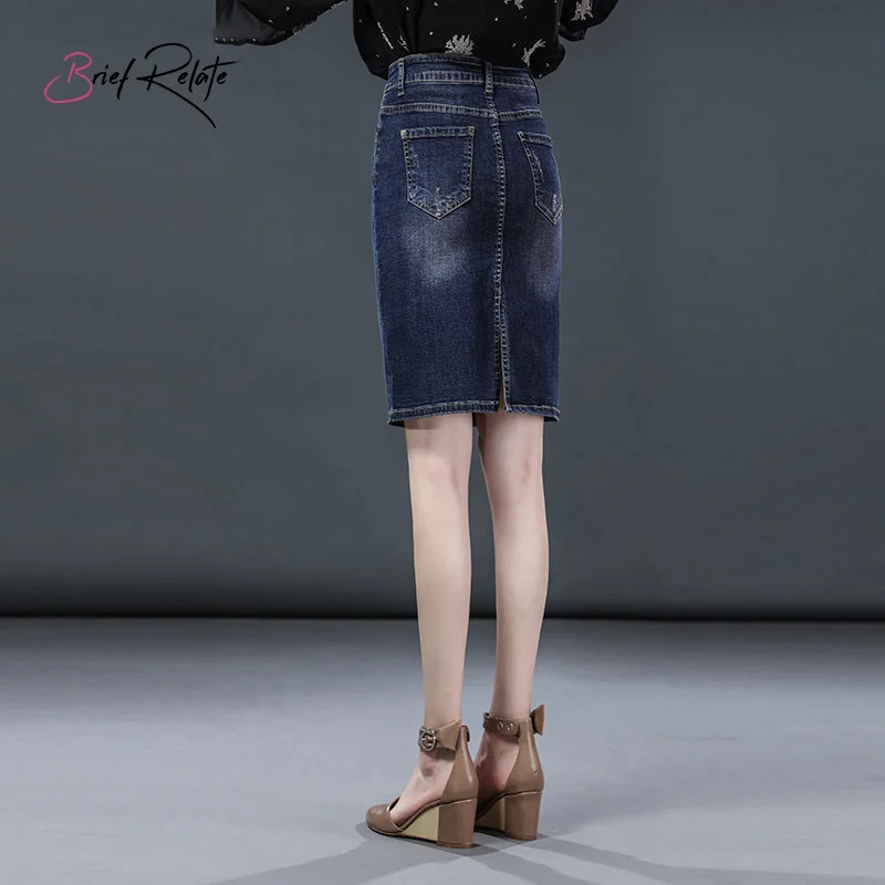 Короткая стильная женская сексуальная джинсовая юбка карандаш с разрезом сзади