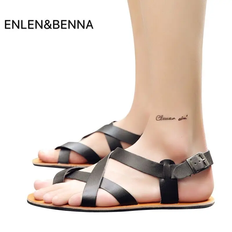 Мужские сандалии на плоской подошве коричневые однотонные кожаные гладиаторы с