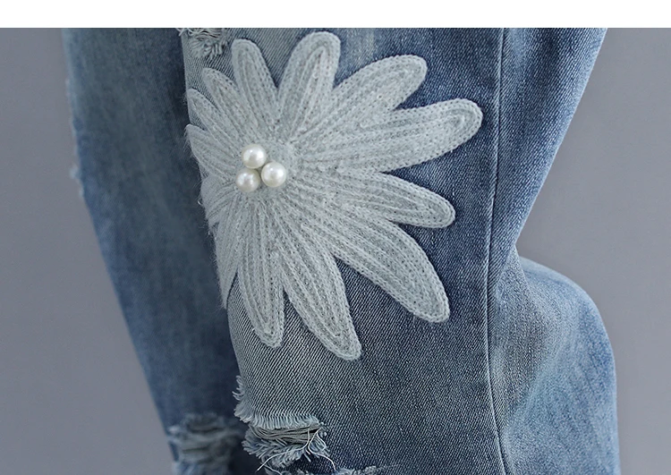 

Large size summer new Korean version of the hole embroidery flower leisure wild elastic waist nine points woman's jeans W395