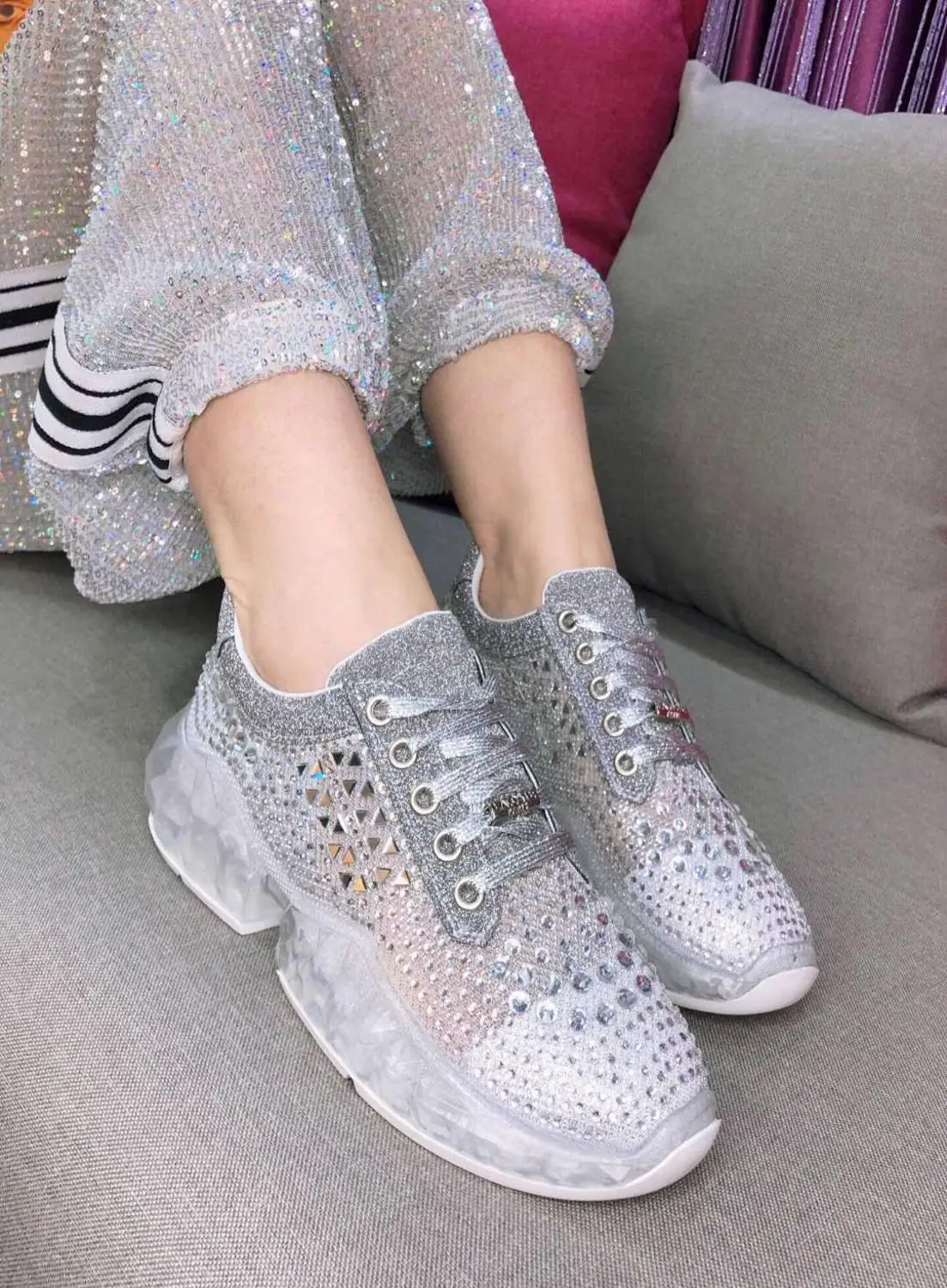 

Newest Fashion Women Crystal Lace Up Shoes Air Mesh Breathable Sneakers Crystal Comfortable Rhinestones Casual Shoes
